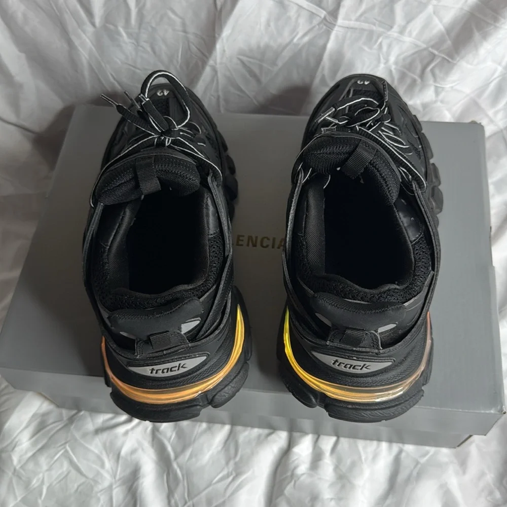 Size 42 - Picture 8 of 13